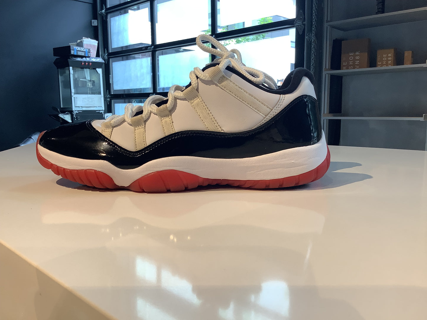 Air Jordan 11 low Concord Bred